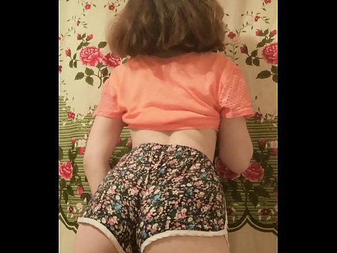 ❤️ מותק צעיר סקסי פושט את המכנסיים הקצרים במצלמה ️❌ פורנו רוסי ב-iw.tuberxxx.ru ❤
